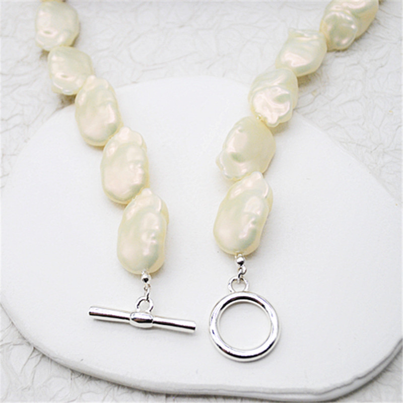 Baroque unique pearl necklace