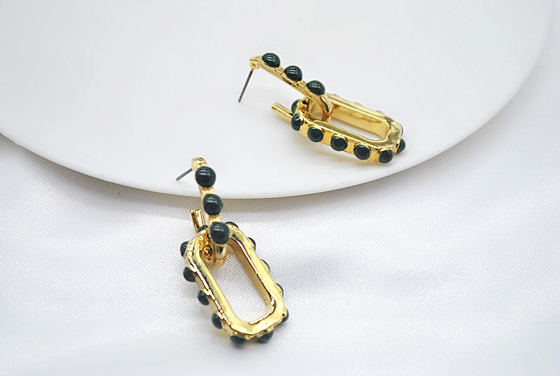 Mid-length elegant and versatile personalized stud earrings