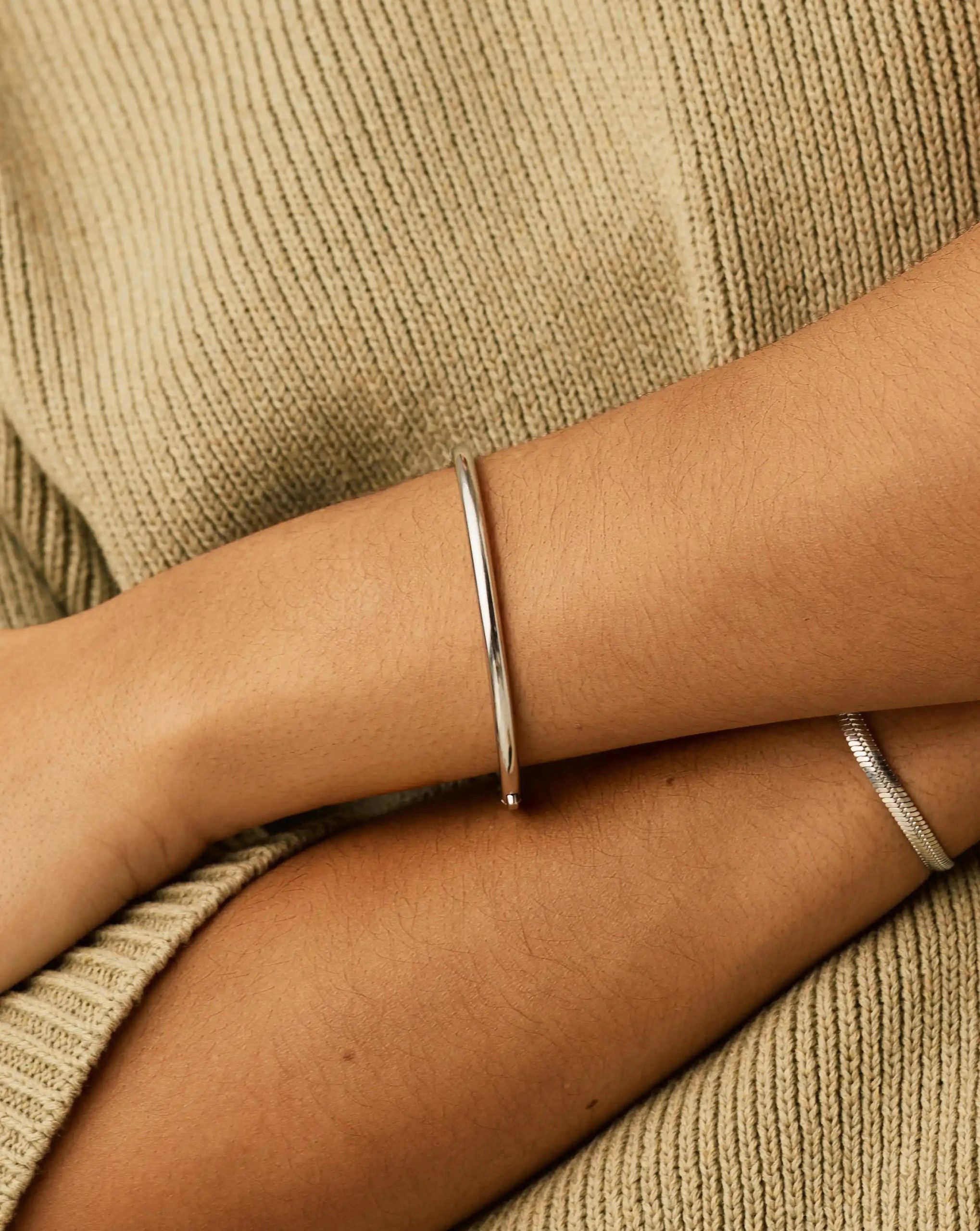 Classic Round Hinged Bangle | Platinum Plated - Image 2